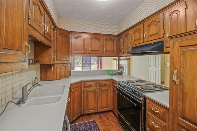 420 Golfview Drive, Blue Springs, MO 64014