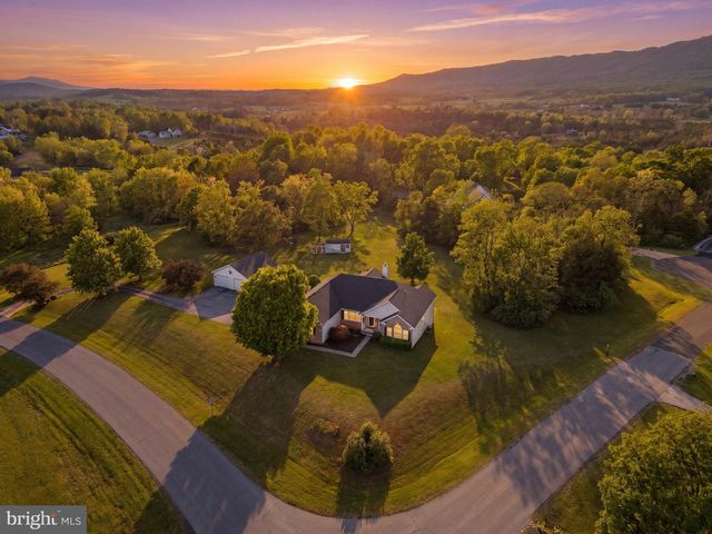 30 SAVANNAH DR, Strasburg, VA 22657