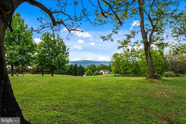 30 SAVANNAH DR, Strasburg, VA 22657