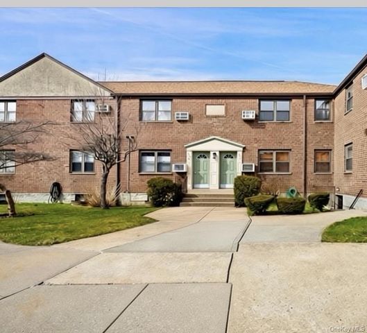 246-29 57th Drive B110, Douglaston, NY 11362