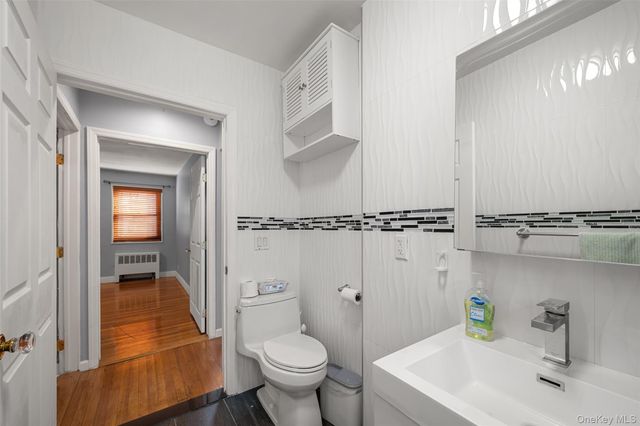 246-29 57th Drive B110, Douglaston, NY 11362