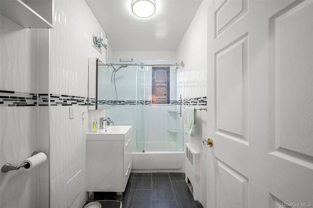 246-29 57th Drive B110, Douglaston, NY 11362