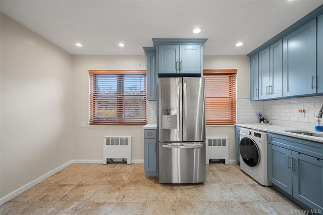 246-29 57th Drive B110, Douglaston, NY 11362