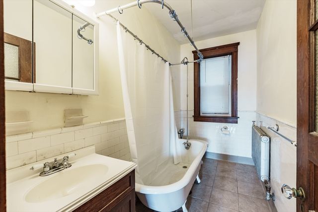 37 O'connor Ave 2L, Holyoke, MA 01040