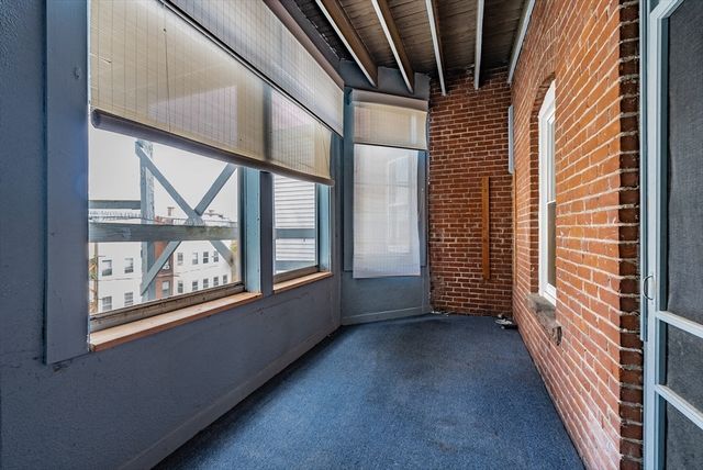 37 O'connor Ave 2L, Holyoke, MA 01040