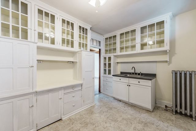 37 O'connor Ave 2L, Holyoke, MA 01040