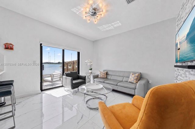 20576 NE 5th Place, Miami, FL 33179