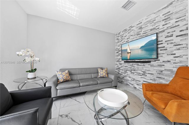 20576 NE 5th Place, Miami, FL 33179