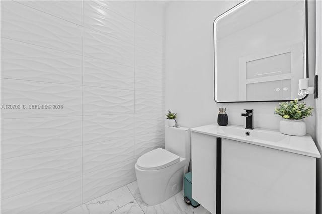20576 NE 5th Place, Miami, FL 33179