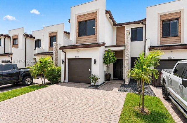 20576 NE 5th Place, Miami, FL 33179