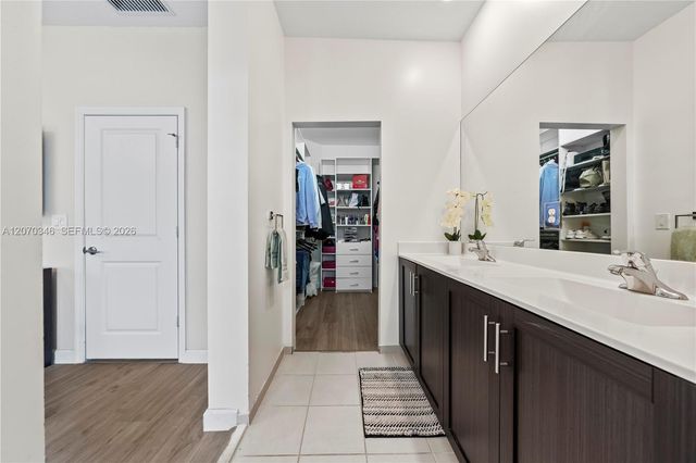 20576 NE 5th Place, Miami, FL 33179