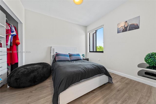 20576 NE 5th Place, Miami, FL 33179