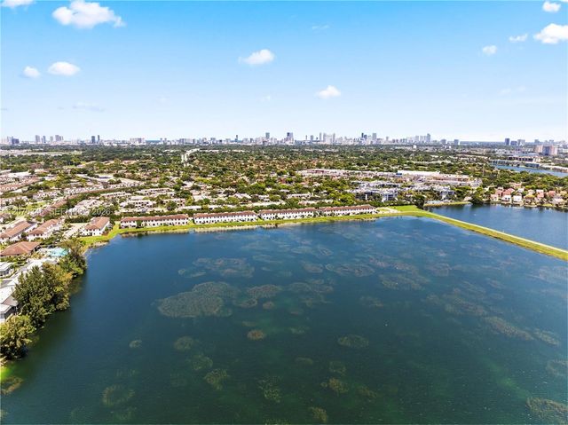 20576 NE 5th Place, Miami, FL 33179