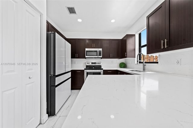 20576 NE 5th Place, Miami, FL 33179