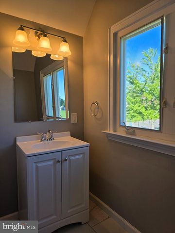 605 S EAGLE RD, Havertown, PA 19083