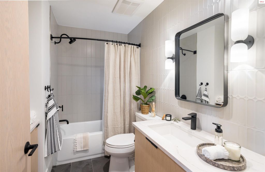 124 Village Ln #415, Sandpoint, ID 83864 photo 4