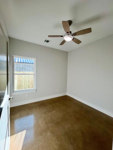 400 Washington ST, Smithville, TX 78957