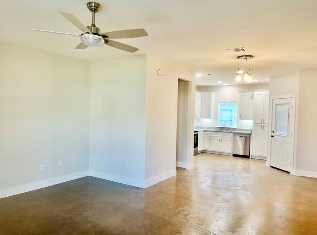 400 Washington ST, Smithville, TX 78957