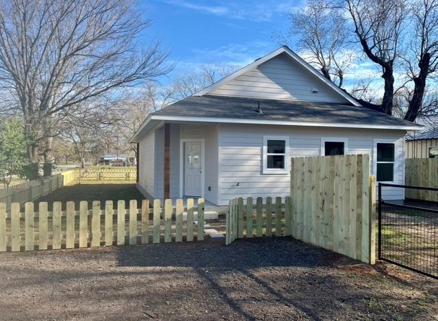 400 Washington ST, Smithville, TX 78957