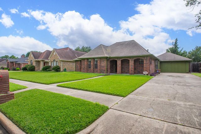 3701 Regency Drive, Deer Park, TX 77536
