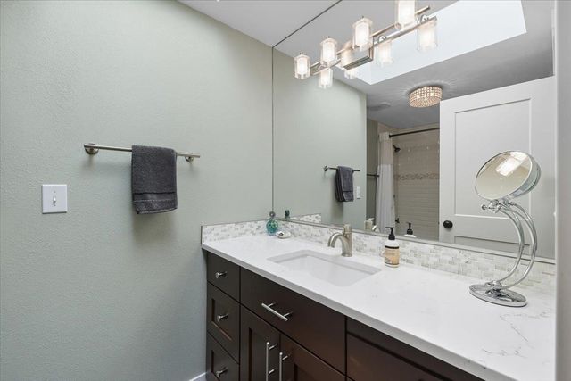 817 W White Rd, Spokane, WA 99224