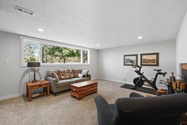 817 W White Rd, Spokane, WA 99224