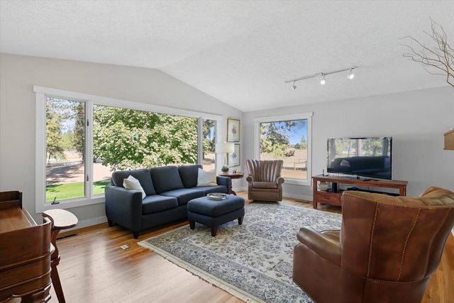 817 W White Rd, Spokane, WA 99224