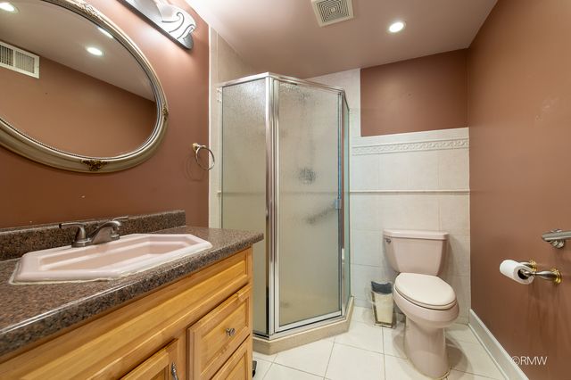 4 N 270 9th Avenue, Addison, IL 60101