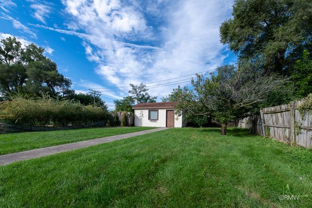 4 N 270 9th Avenue, Addison, IL 60101