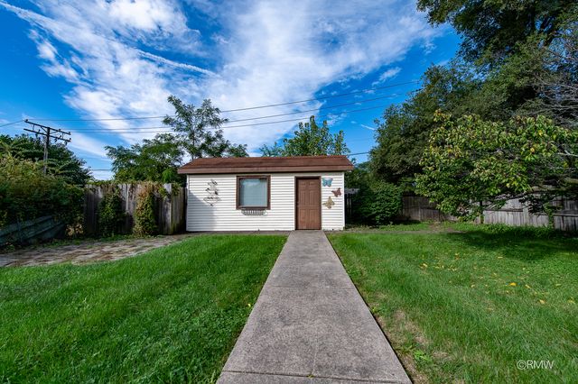4 N 270 9th Avenue, Addison, IL 60101