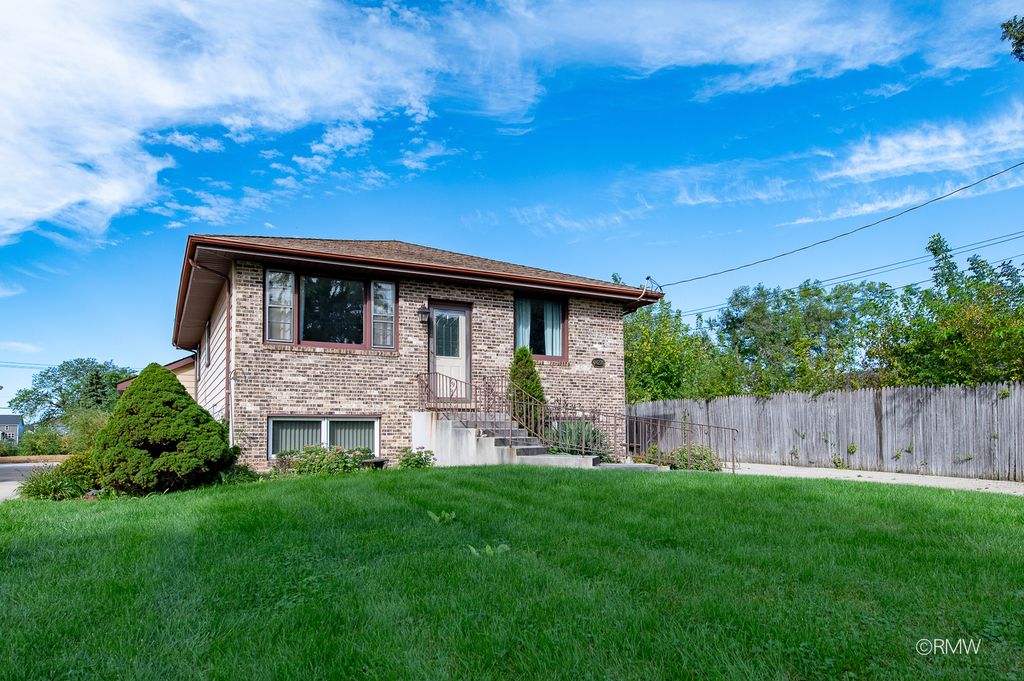 4 N 270 9th Avenue, Addison, IL 60101 — photo 2