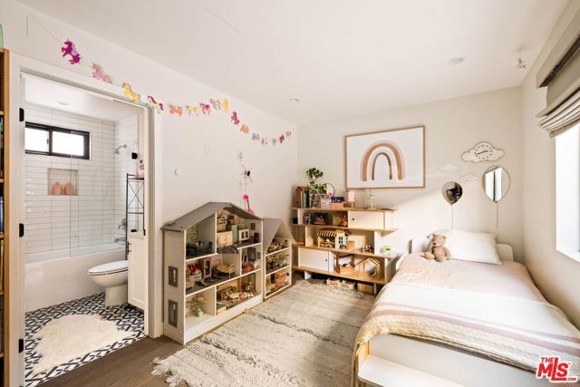 8723 Lookout Mountain Avenue, Los Angeles, CA 90046