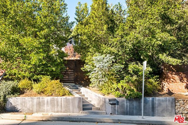 8723 Lookout Mountain Avenue, Los Angeles, CA 90046