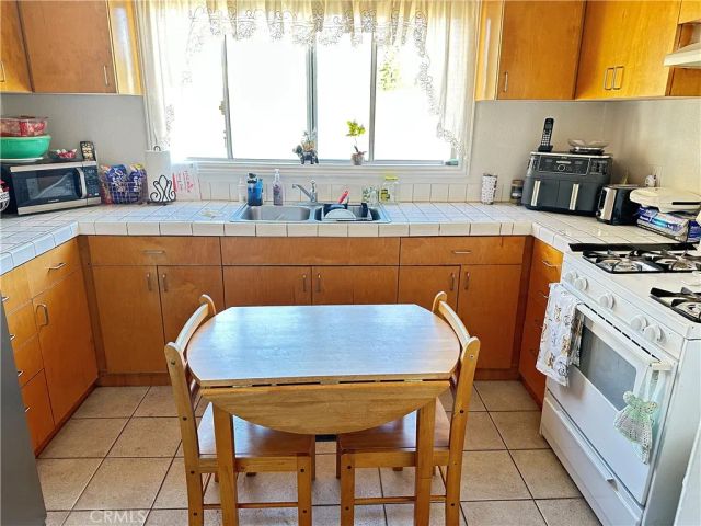 1415 N Mariposa, Los Angeles, CA 90027