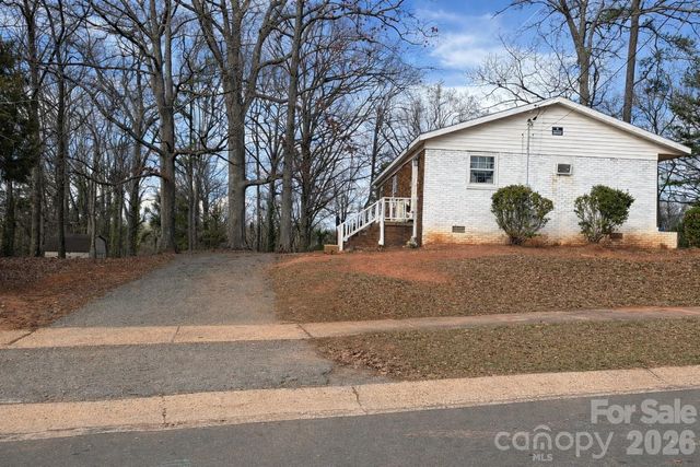 6836 Deanwood Place, Charlotte, NC 28217