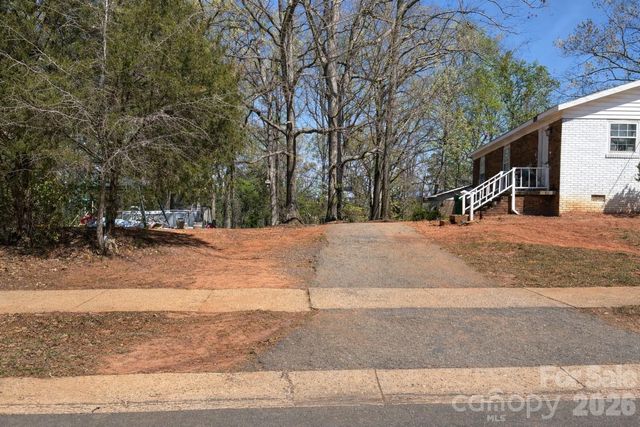 6836 Deanwood Place, Charlotte, NC 28217