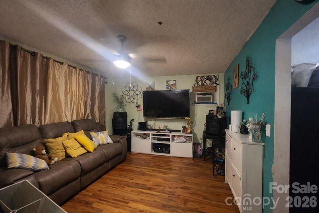 6836 Deanwood Place, Charlotte, NC 28217