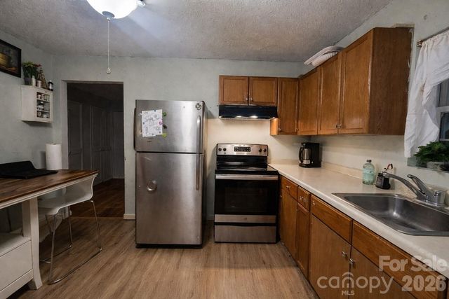 6836 Deanwood Place, Charlotte, NC 28217