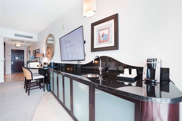 4391 Collins Avenue 916, Miami Beach, FL 33140