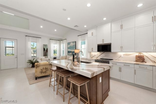 7315 Cayo Coco LN, Naples, FL 34113