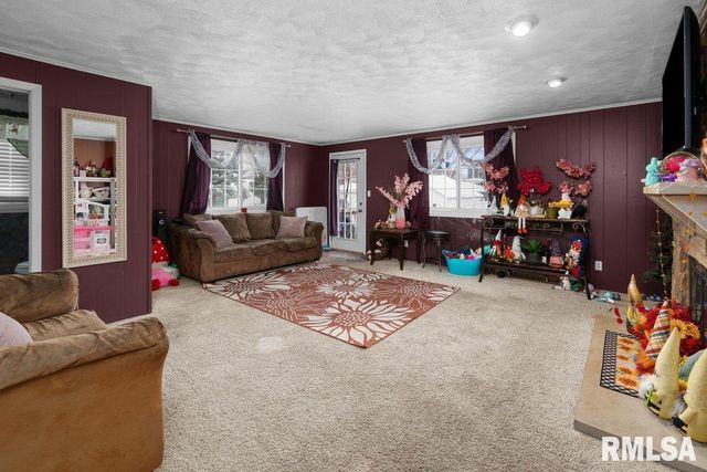 236 43RD Street, Moline, IL 61265