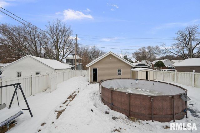 236 43RD Street, Moline, IL 61265