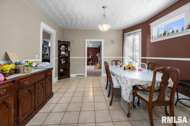 236 43RD Street, Moline, IL 61265