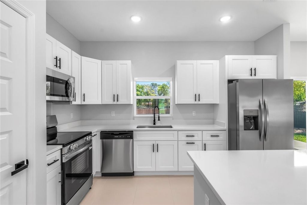 Image 11 of property listing at 11375 SE 74TH AVENUE, Belleview, FL 34420