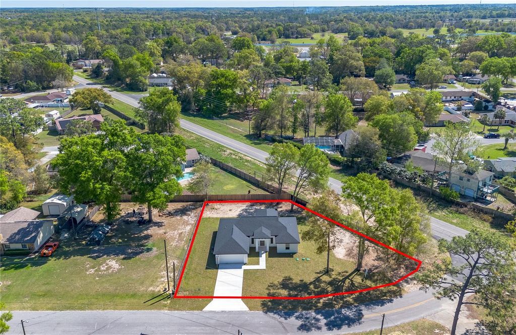 Image 4 of property listing at 11375 SE 74TH AVENUE, Belleview, FL 34420