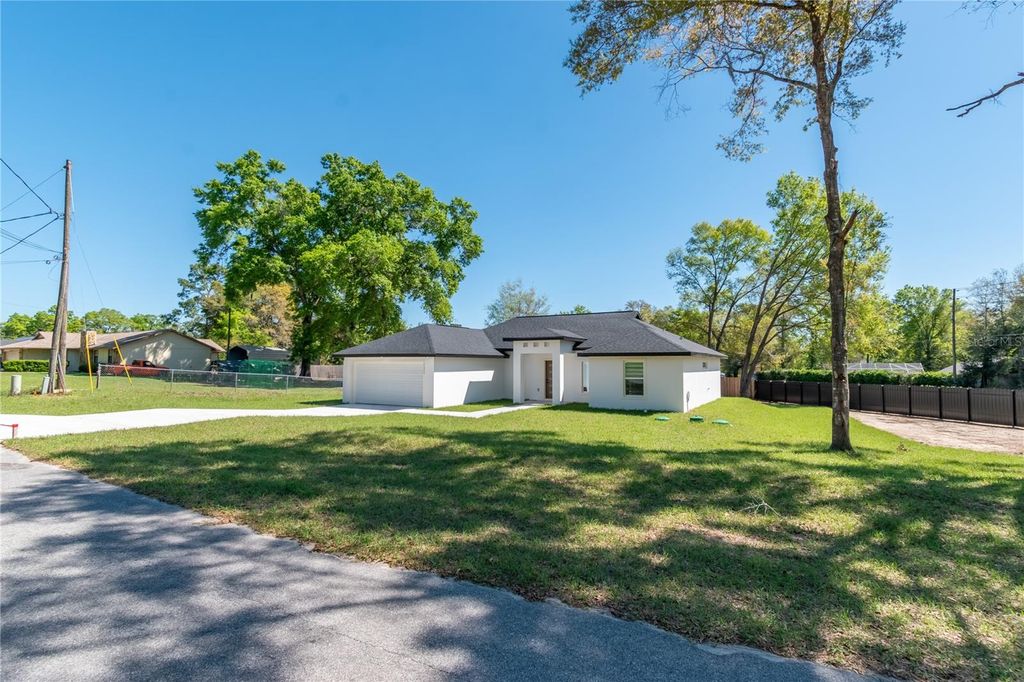 Image 45 of property listing at 11375 SE 74TH AVENUE, Belleview, FL 34420