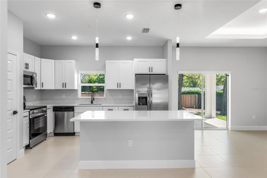 Image 7 of property listing at 11375 SE 74TH AVENUE, Belleview, FL 34420