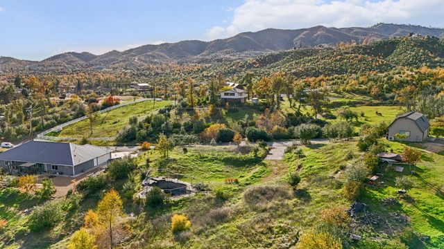 10141 Sandy Lane, Redding, CA 96001