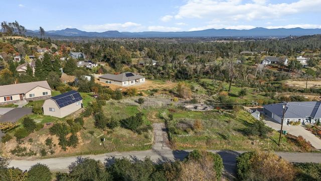 10141 Sandy Lane, Redding, CA 96001