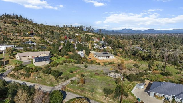 10141 Sandy Lane, Redding, CA 96001